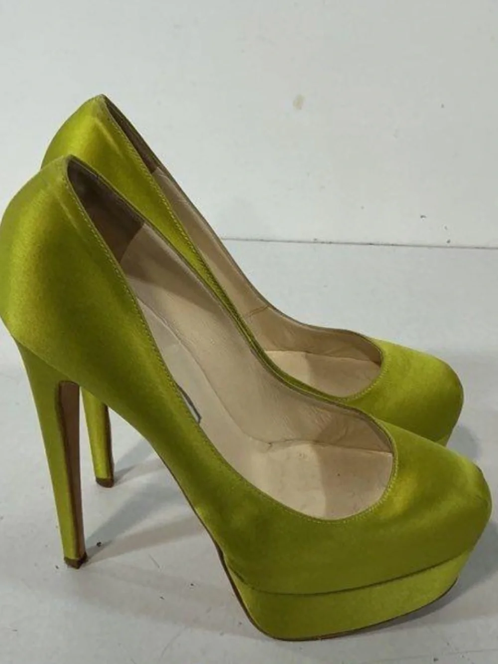 Women’s Brian Atwood Lime Green Satin Platform Pumps Size 37.5